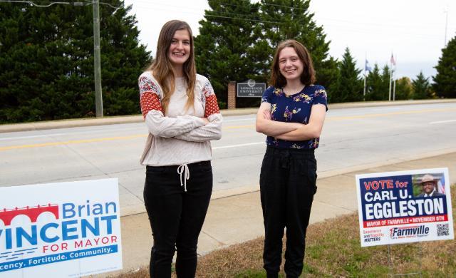 Kayleigh Weinbarger ’23 and Emily Robertson ’24